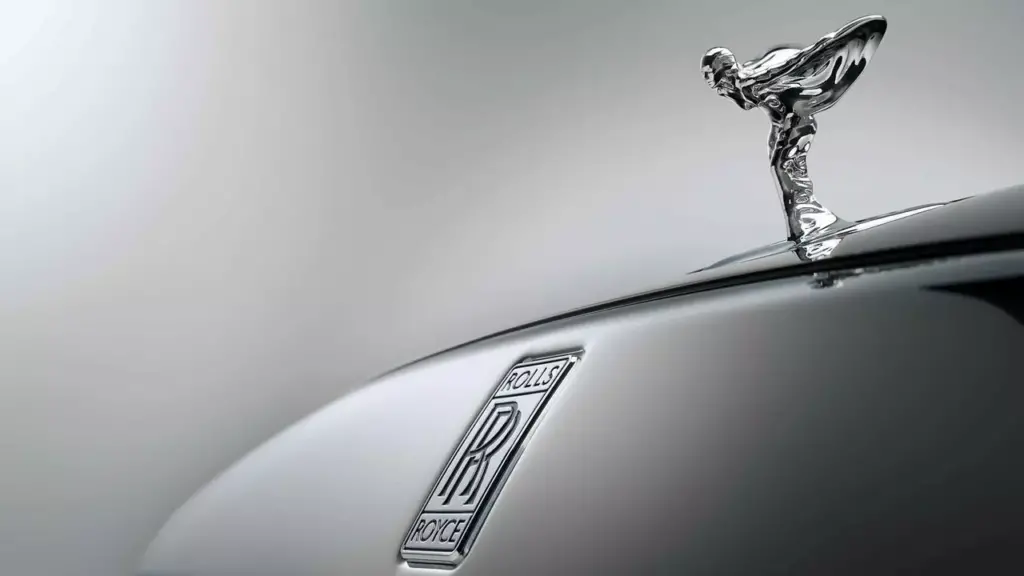 Rolls-Royce chcel svoj Spectre urobiť viac outlaw a športovým: výsledkom je limitovaná edícia, ktorá stojí 490 000 dolárov