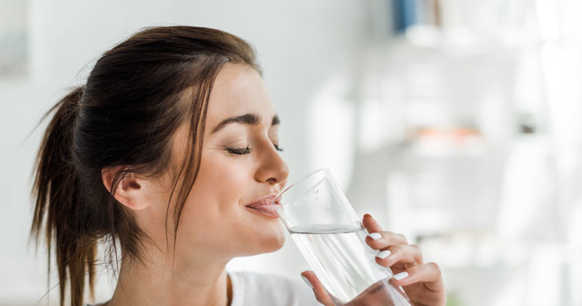 Koľko vody potrebujete piť deň? Vôbec nie 2 litre