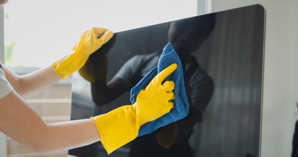 Umyte televízor. Môj manžel ťa pobozká za vďačnosť