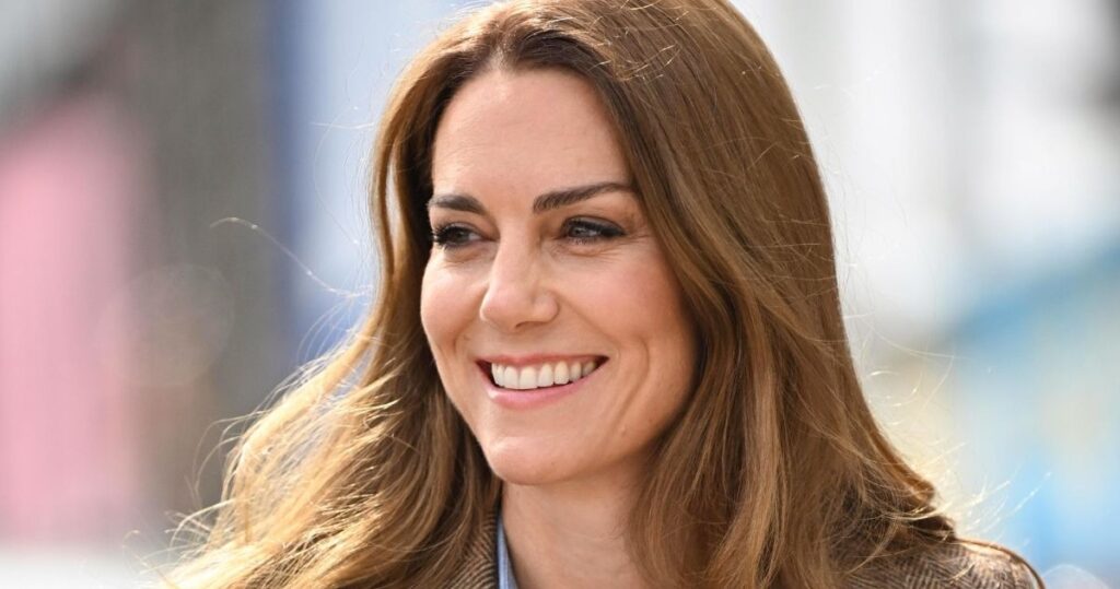 Áno, princezná Kate za vlasy. Namiesto kozmetiky pre tisíce ľudí používa tento produkt z lekárne