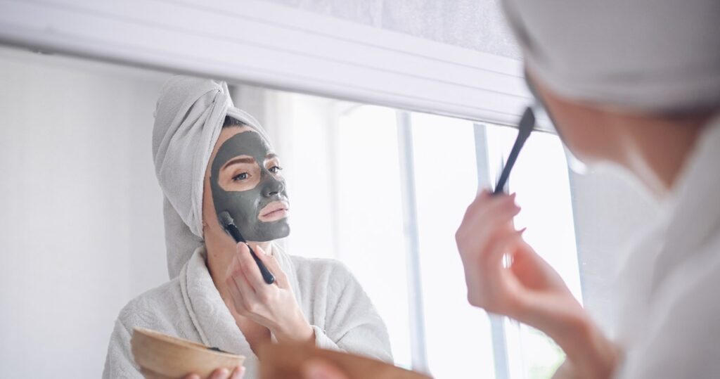 Firmy, čistí a detoxikuje. Toto je najlepšia maska ​​pre ženy 50+