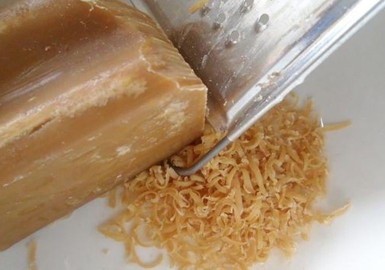 Vošky a roztoče nemajú šancu. Vyrábam svoj vlastný sprej pre niekoľko korún, iba z 2 ingrediencií v pomere 1: 1.