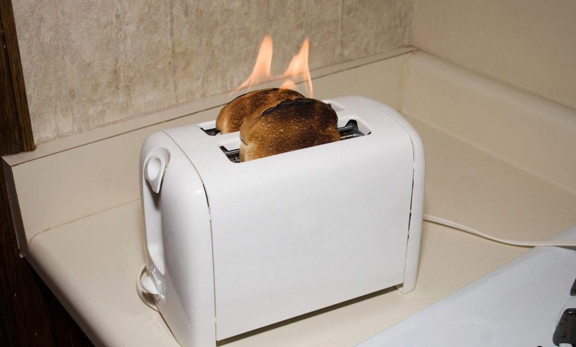 Neškodný elektrický spotrebič, ktorý v žiadnom prípade nesmie zostať zapnutý po každom použití, aby sa predišlo tragédii v domácnosti.