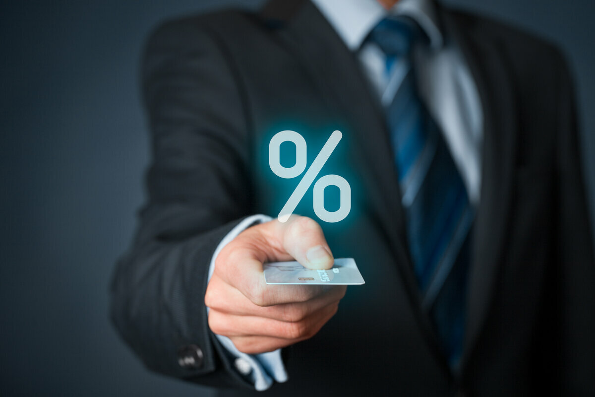 Finančná expertka odhaľuje tri zvyky, ktoré ničia tisíce ľudí.