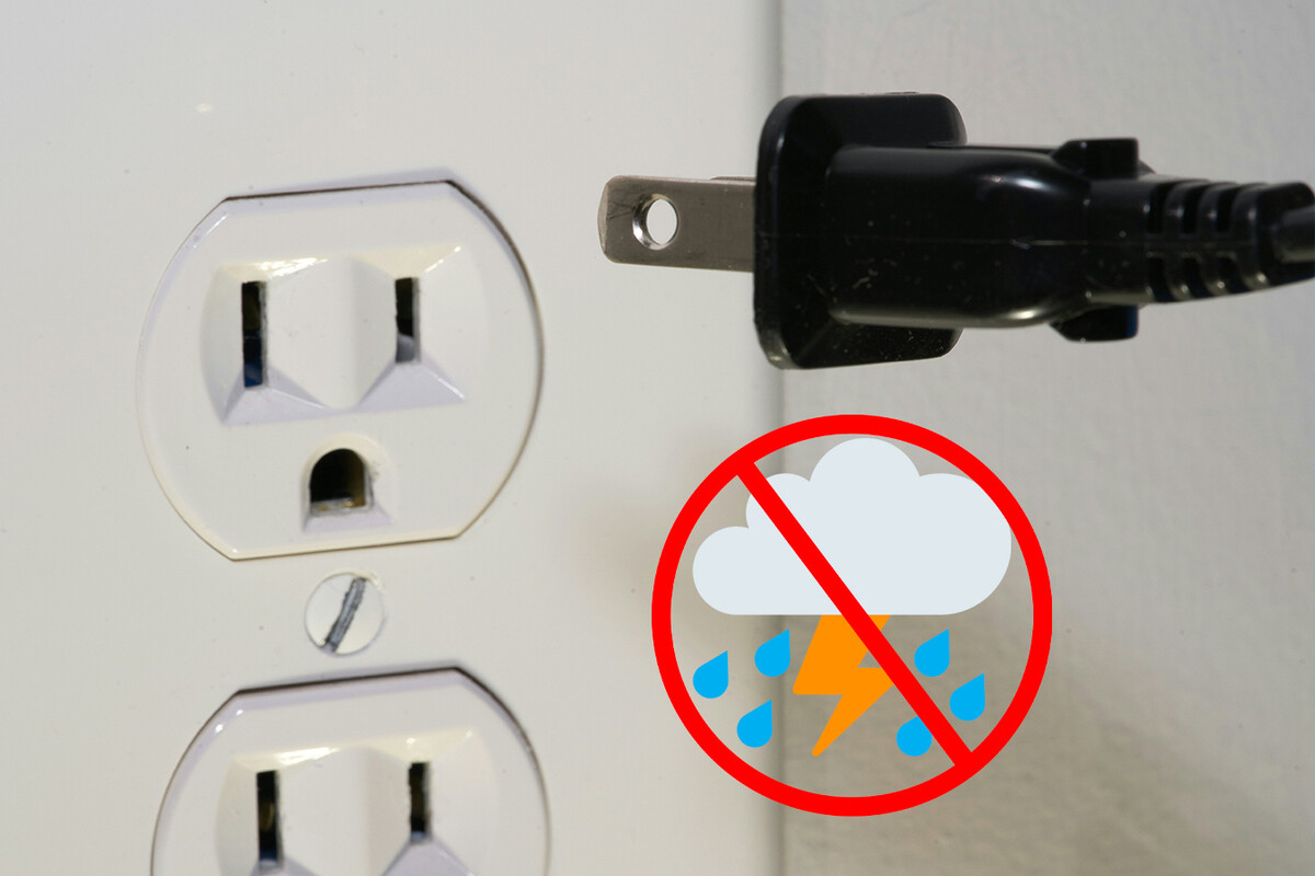 Mnoho ľudí si myslí, že vypnutie elektronických zariadení počas búrky je dobrý nápad, ale veda tvrdí opak.