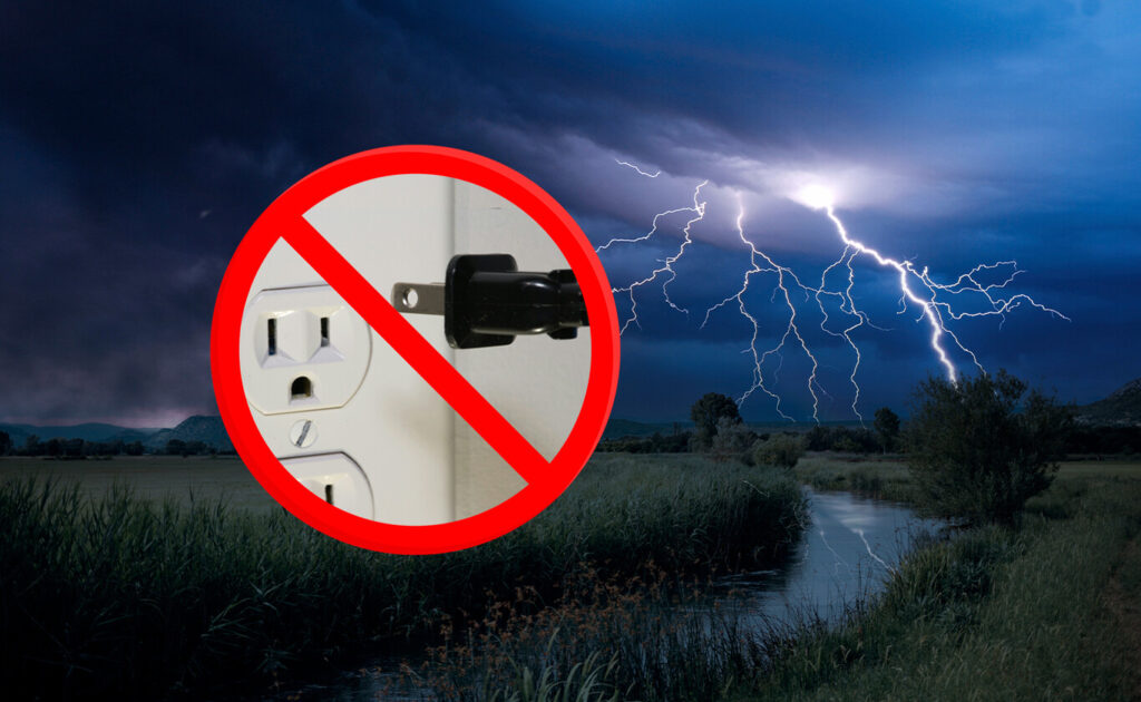 Mnoho ľudí si myslí, že vypnutie elektronických zariadení počas búrky je dobrý nápad, ale veda tvrdí opak.