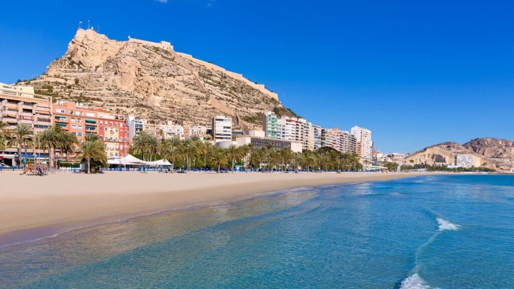 Celkové upozornenie v Alicante na novú techniku, ktorá sa má ukradnúť na plážach, ktoré spôsobuje chaos