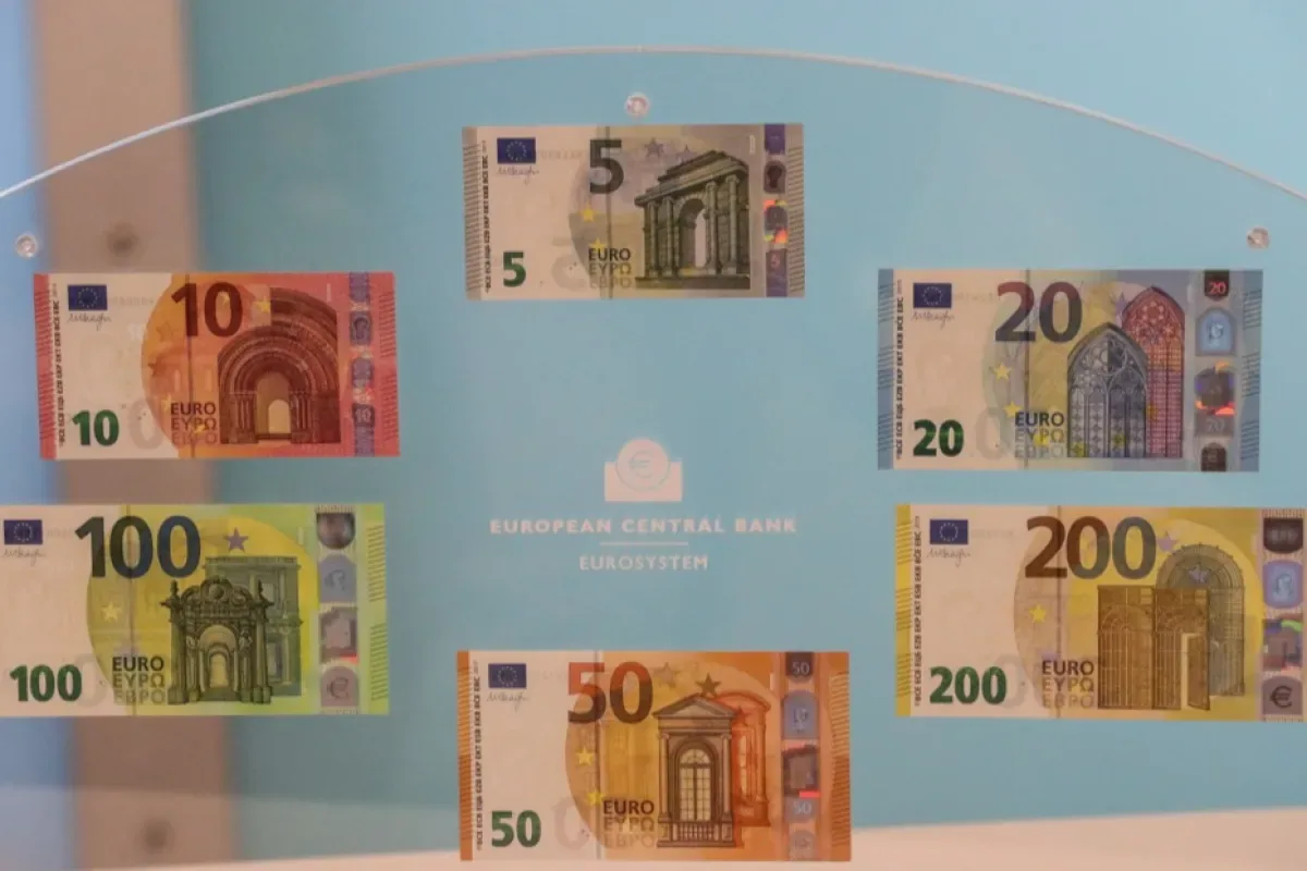 Je to oficiálne, tieto 5 eurové bankovky sa v roku 2026 zmenia a takto budú vyzerať
