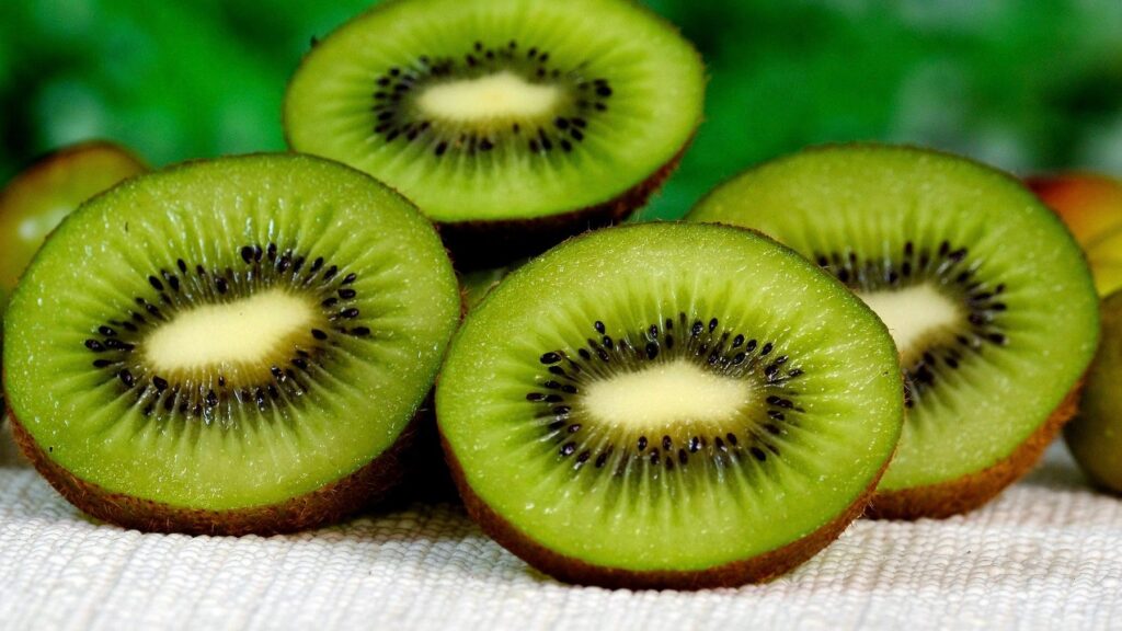Ani špajza, ani chladnička: Ovocné stromy odporúčajú tento jednoduchý trik tak, aby kiwis dozrel rýchlejšie