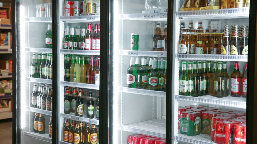 Som pokladník a to je skutočný dôvod, prečo sa studené nápoje nepredávajú v mnohých supermarketoch